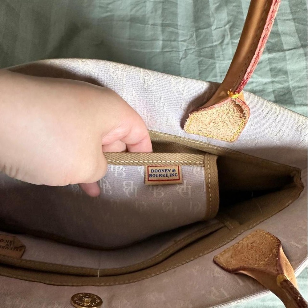 Dooney & Bourke light lavender signature monogram canvas tote leather trim y2k - Picture 6 of 6